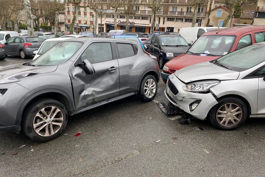 Auch : une Auscitaine lance un appel à témoins après avoir retrouvé son véhicule stationné sur le parking du Foirail accidenté